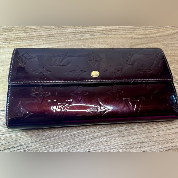Louis Vuitton Vernis Portefeuille Sarah Wallet Amarante / Burgundy - EUC - Picture 2 of 16